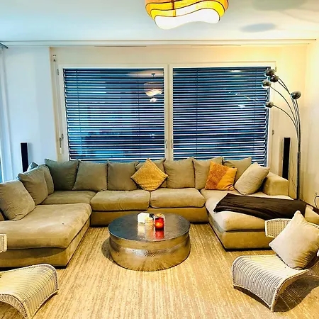 Appartement Magnifique, 2 à 8 Minutes à Pieds Du Jet D'eau!