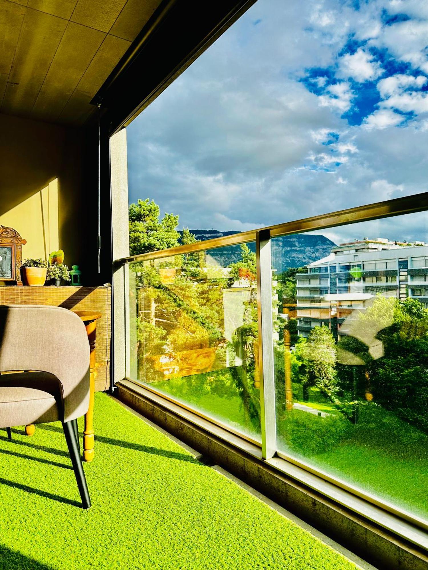 Appartement Magnifique, 2 à 8 Minutes à Pieds Du Jet D'eau! *